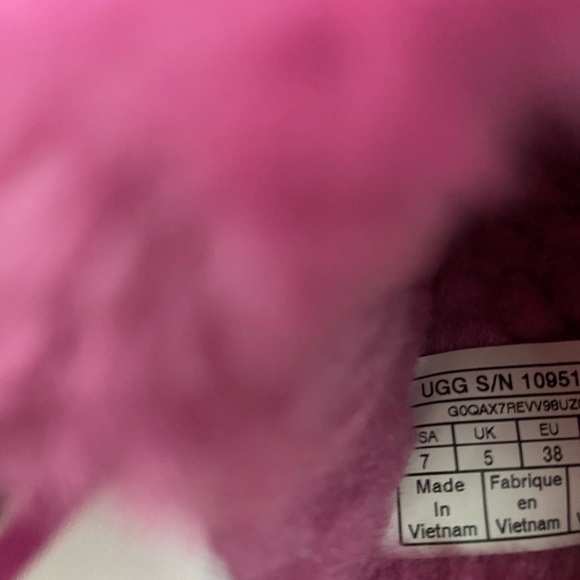 Ugg logo fluff yeah fur slides💕 - Picture 5 of 5